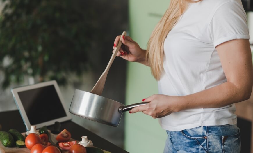 Cozinhar em panelas de alumínio faz mal à saúde? O que dizem os estudos