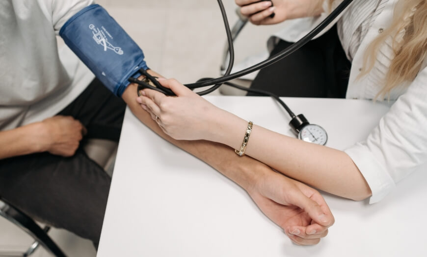 Pressão arterial normal não é mais 12 por 08: entenda as novas referências